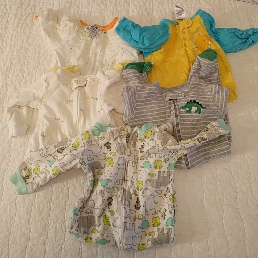 Lot of 5 boy's sleepers footed size 3-6 months